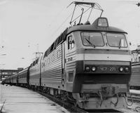 Пассажирский поезд на станции Челябинск. Во главе поезда локомотов ЧС-7